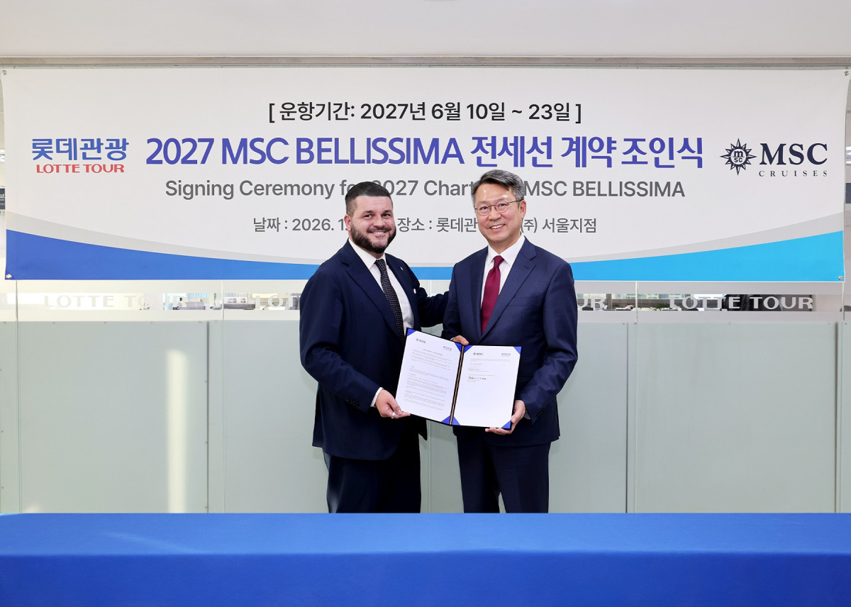 ▲롯데관광개발은 27일 오후 롯데관광 서울지점에서 세계적인 크루즈 선사 ‘MSC 크루즈’와 3년간의 전략적 파트너십을 구축하고 ‘MSC 크루즈’의 첫 한국 시장 공식 진출을 알리는 전세선 크루즈 계약식을 진행했다. (사진제공=롯데관광개발)