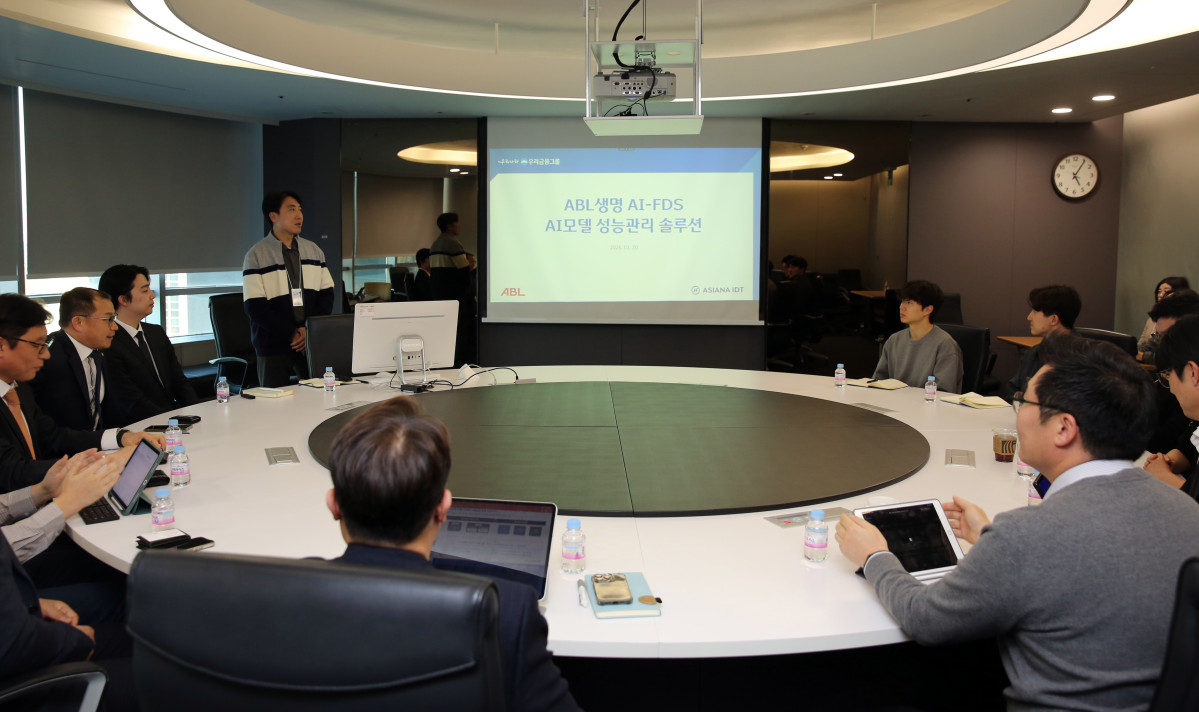 ▲ABL생명은 현재 운영 중인 다양한 AI모델의 안정적인 서비스 제공을 위해 아시아나IDT와 ‘지능형 AI 성능관리 시스템’ 구축을 위한 착수 보고회를 개최하고 본격적인 시스템 구축에 나섰다. (제공 ABL생명)