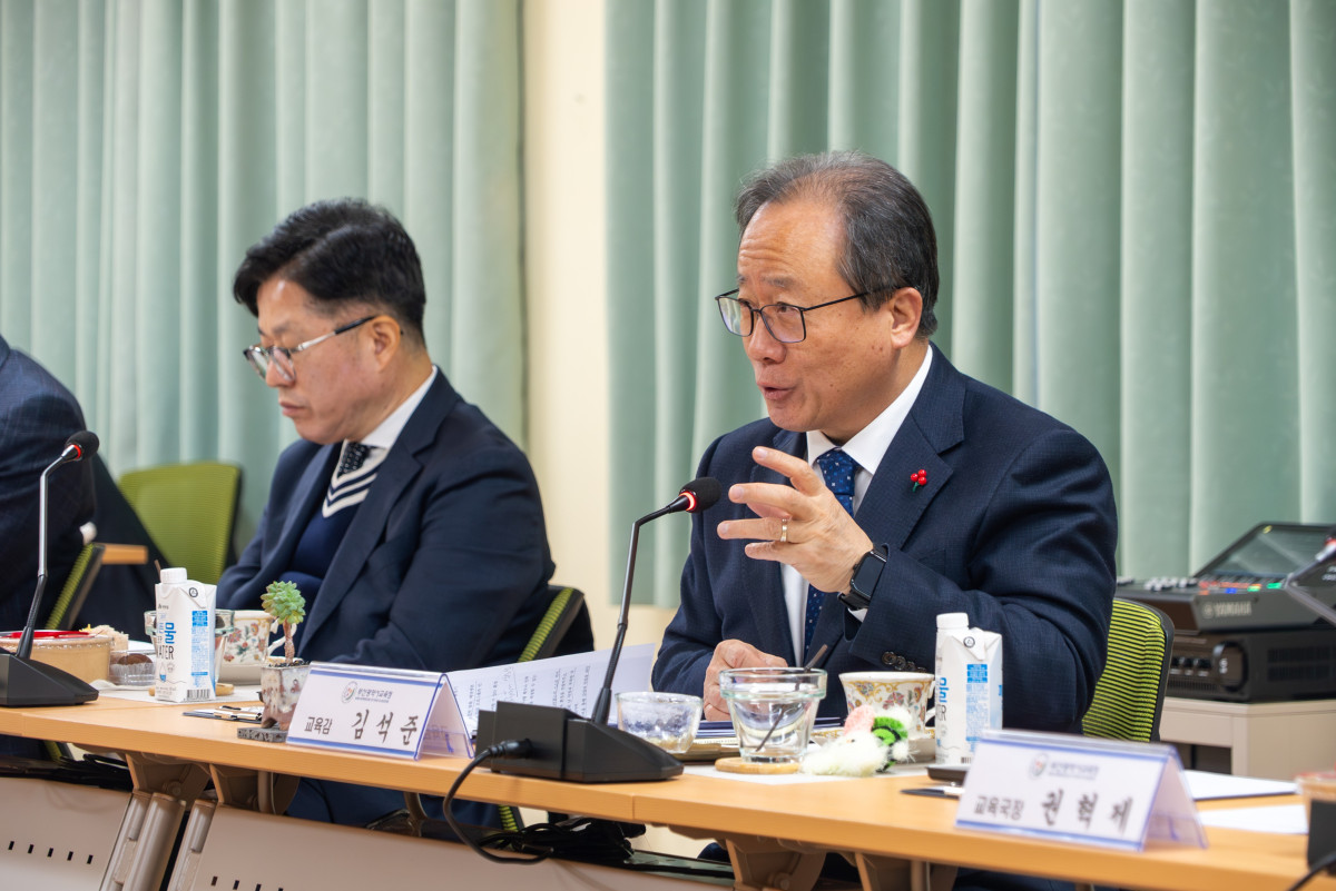 ▲기관방문에서 발언중인 김석준 부산시 교육감 (사진제공=부산시교육청)