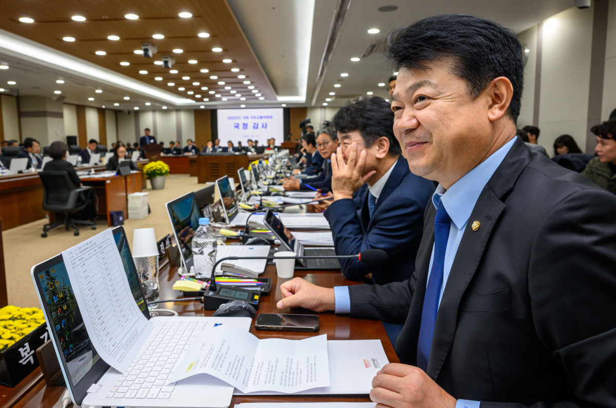 ▲복기왕 더불어민주당 의원이 지난해 10월 27일 인천 중구 인천국제공항공사 청사에서 열린 국회 국토교통위원회의 인천국제공항공사와 한국공항공사, 항공안전기술원, 국립항공박물관에 대한 국정감사에서 발언하고 있다. 사진=뉴시스