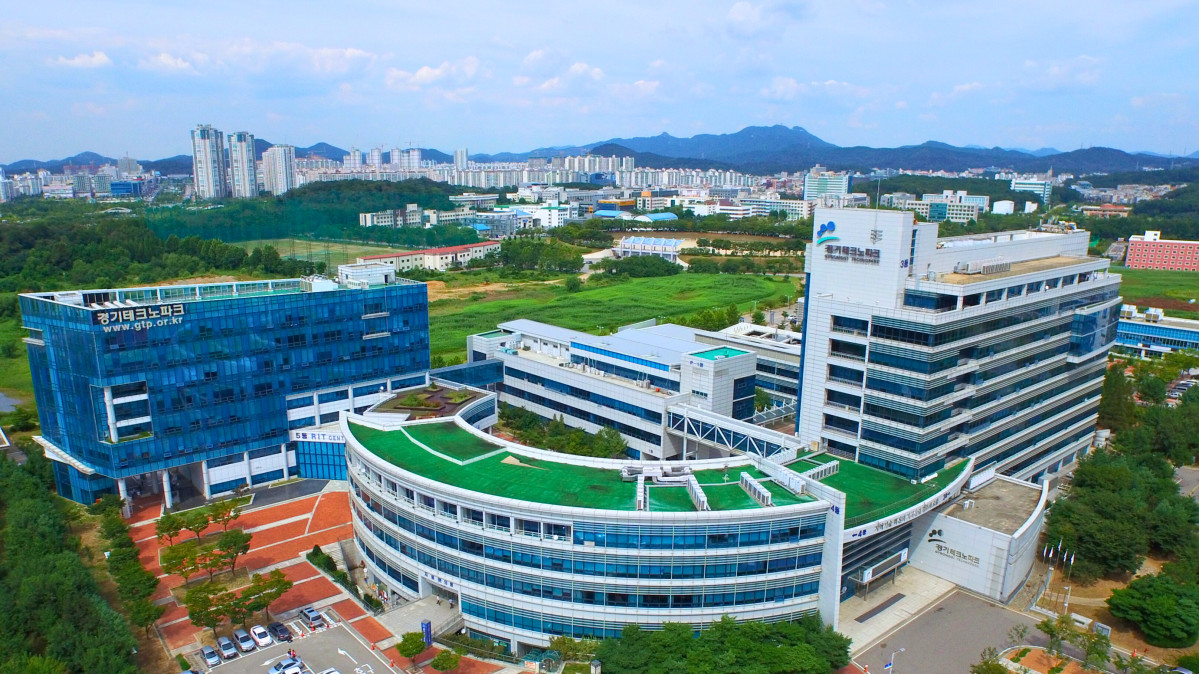 ▲경기테크노파크 전경. 경기테크노파크 3동 5층에 위치한 '안산시 중소기업 애로상담센터'가 2월부터 본격 가동되며, 상주 전문위원 3명이 기업 진단부터 정책자금 신청까지 원스톱 지원에 나선다. (경기테크노파크 )