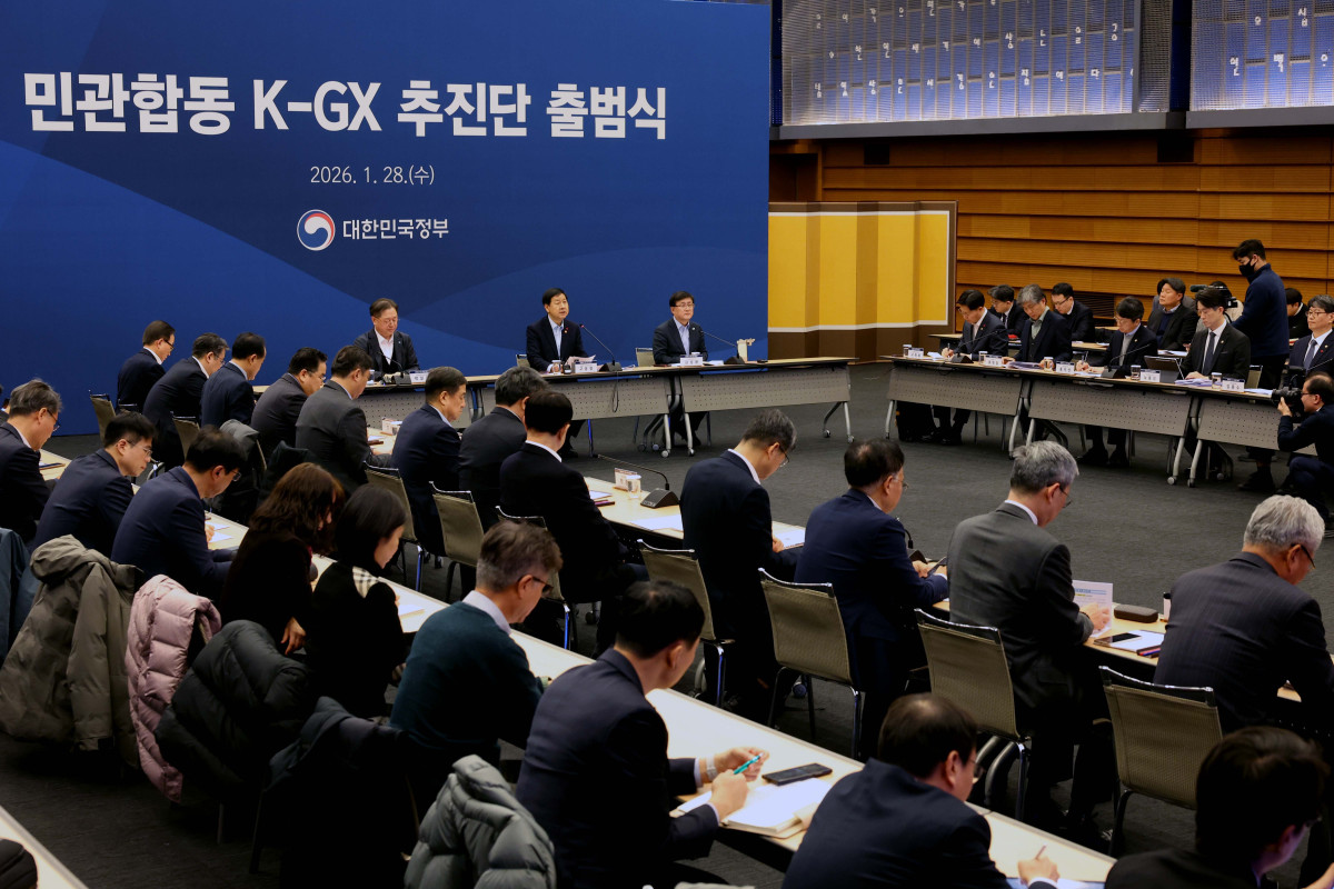 ▲구윤철 부총리 겸 재정경제부 장관이 28일 서울 중구 대한상공회의소에서 열린 ‘민관합동 K-GX 추진단 출범식’에서 모두발언을 하고 있다. 신태현 기자 holjjak@