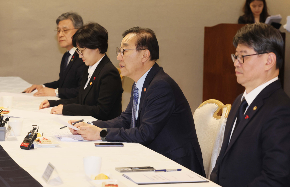 ▲김윤덕 국토교통부 장관이 29일 서울 종로구 정부서울청사에서 열린 ‘주택공급촉진 관계장관회의’에서 모두발언을 하고 있다. 신태현 기자 holjjak@