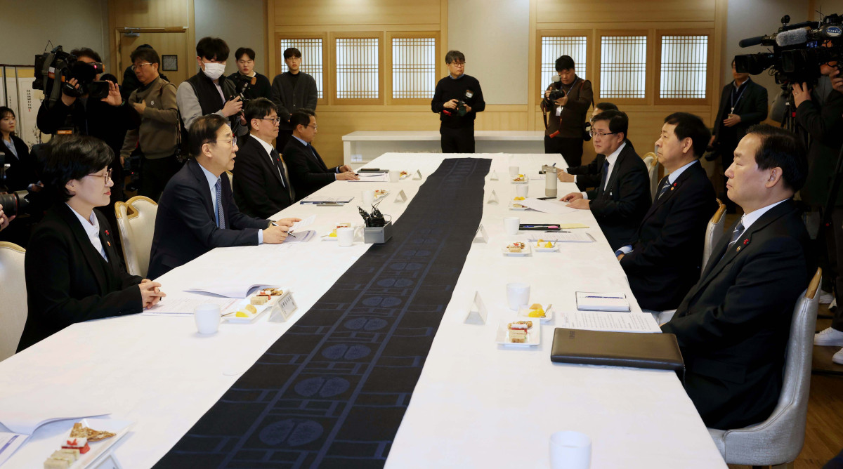 ▲김윤덕 국토교통부 장관이 29일 서울 종로구 정부서울청사에서 열린 ‘주택공급촉진 관계장관회의’에서 모두발언을 하고 있다. 신태현 기자 holjjak@