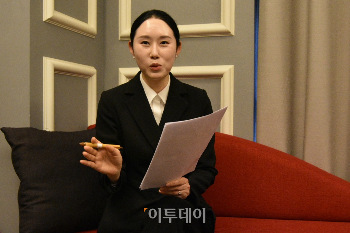 ▲1월 27일 강남 루비성형외과의원에서 만난 최지유 해외사업팀 부장이 외국인 환자 응대 경험을 이야기하고 있다. (한성주 기자 hsj@)