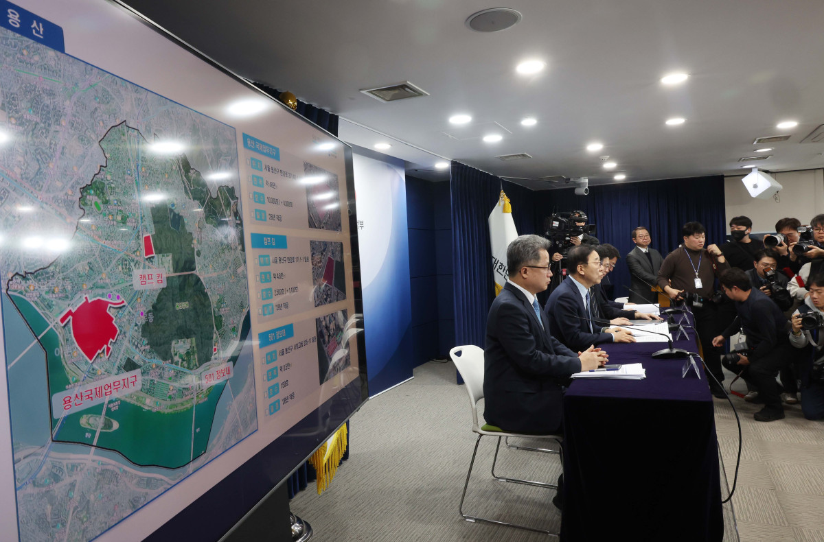 ▲김윤덕 국토교통부 장관이 29일 서울 종로구 정부서울청사에서 ‘도심 주택공급 확대 및 신속화 방안’ 브리핑을 하고 있다. 신태현 기자 holjjak@