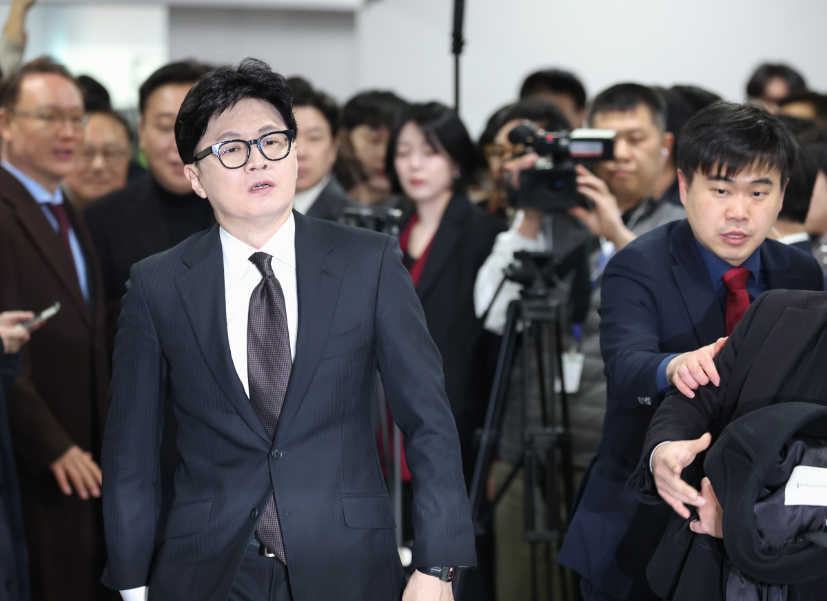 ▲국민의힘에서 제명된 한동훈 전 대표가 29일 국회 소통관에서 제명 결정과 관련해 기자회견하기 위해 입장하고 있다.  (연합뉴스)