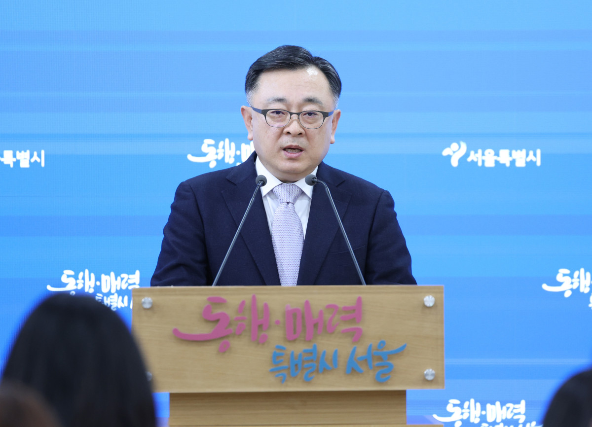 ▲김성보 서울시 행정2부시장이 29일 서울 중구 서울시청 브리핑룸에서 국토부의 '도심 주택공급 확대 및 신속화 방안' 대책 발표 관련 서울시 입장문을 발표하고 있다. (뉴시스)