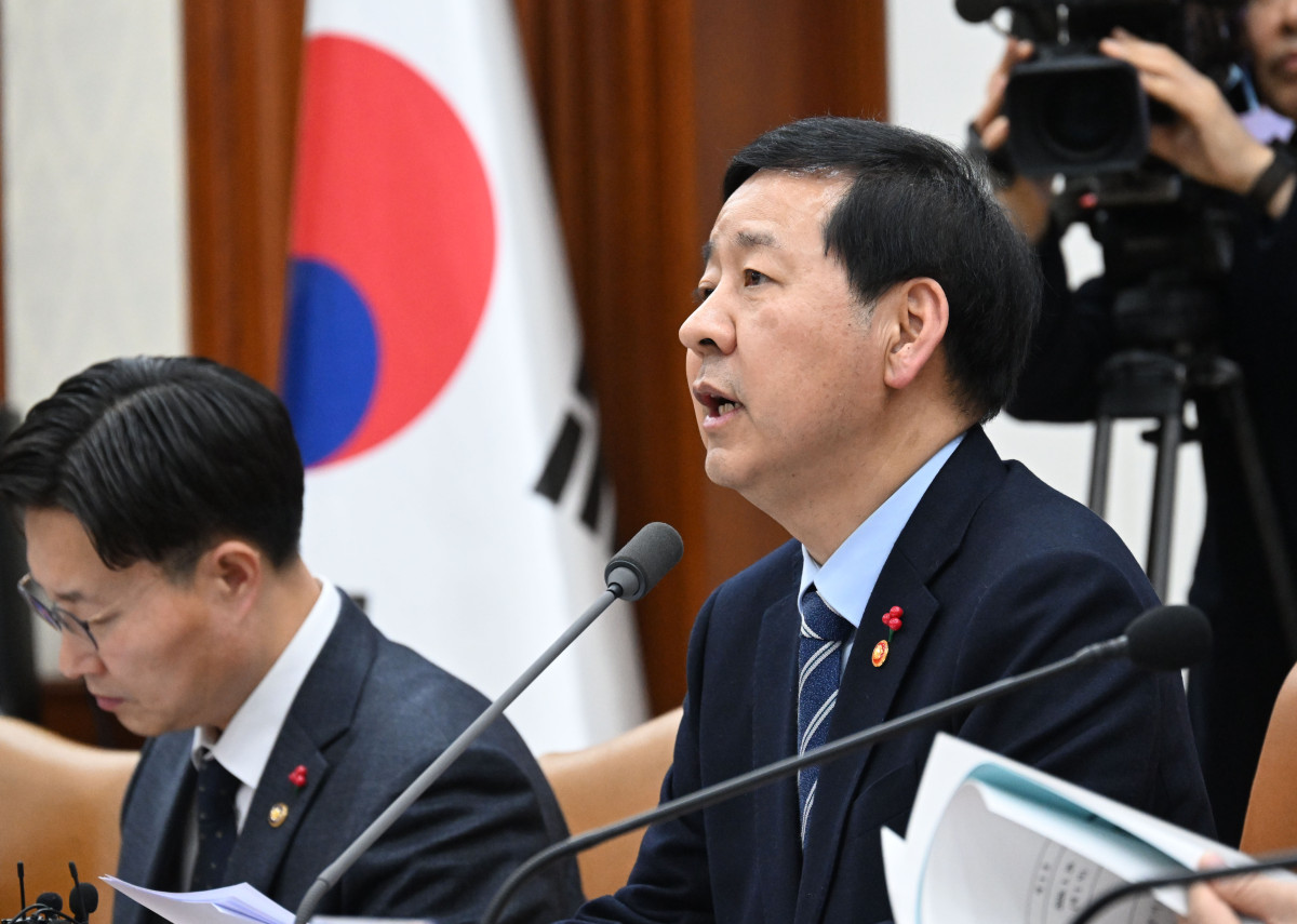 ▲구윤철 부총리 겸 재정경제부 장관이 1월 29일 오후 서울 종로구 정부서울청사에서 열린 '2026년도 제1회 공공기관운영위원회'를 주재, 모두발언을 하고 있다. (재정경제부)