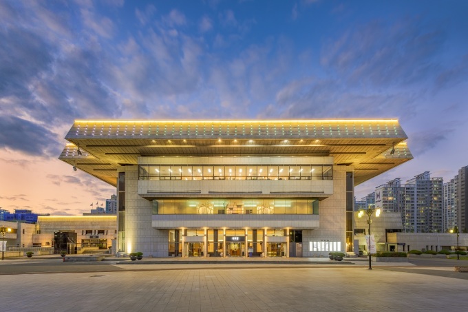 ▲경기아트센터 전경. 경기아트센터는 2026년 G-ARTS 플랫폼을 중심으로 31개 시군을 연결하는 경기도 공연예술 허브로 도약한다 (경기아트센터)