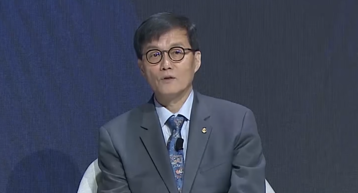 ▲이창용 한국은행 총재가 28일 골드만삭스 주최 '글로벌 매크로 컨퍼런스'에서 대담자로 참석해 발언하고 있다. (사진제공=한국은행)