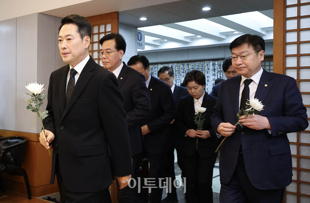 ▲국민의힘 장동혁 대표와 송언석 원내대표 등 지도부가 30일 오전 서울 종로구 서울대학교병원 장례식장에 마련된 故 이해찬 전 국무총리의 빈소를 찾아 조문하고 있다. 2026.01.30. 사진공동취재단