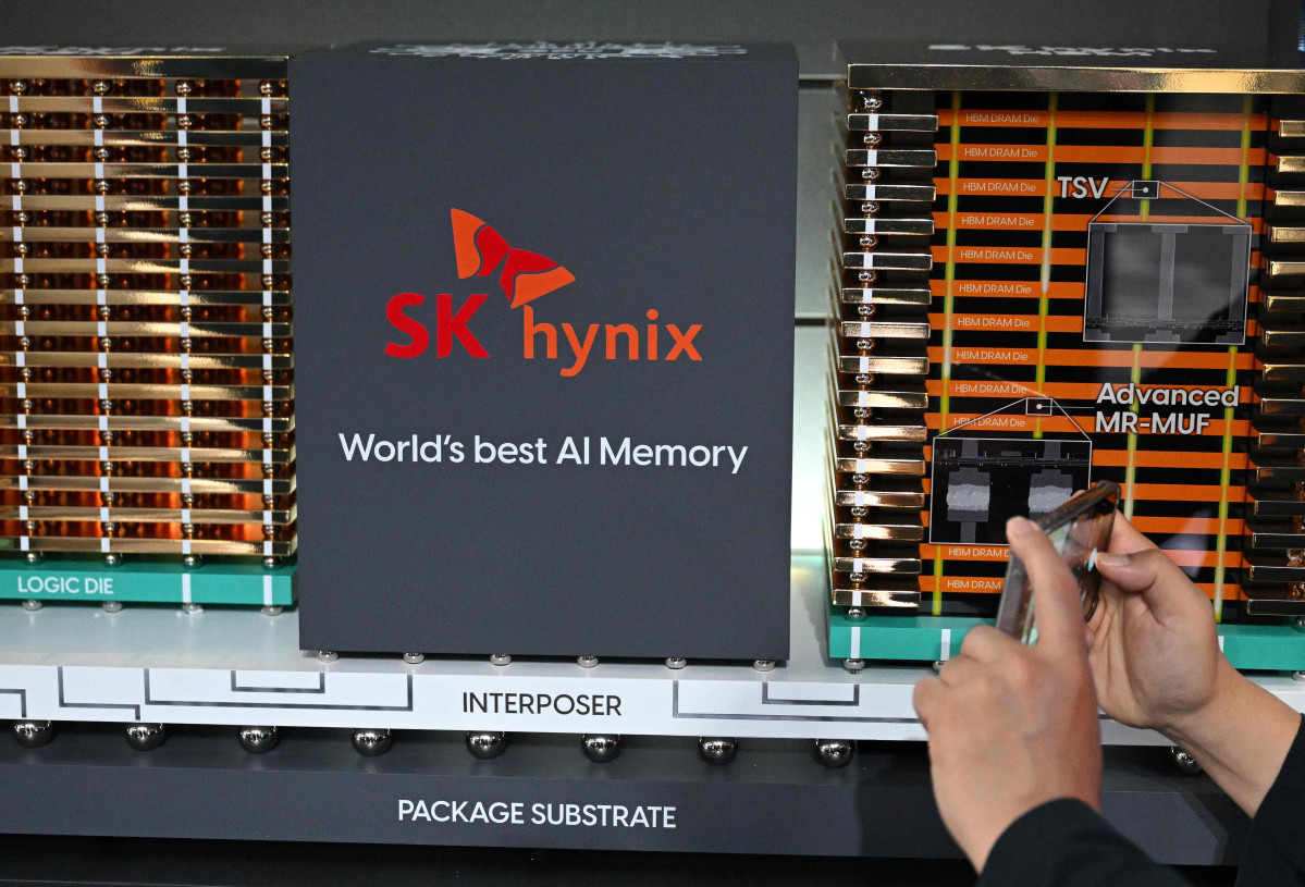 ▲SK하이닉스 고대역폭메모리(HBM) 기술 모형.  (AFP연합뉴스)