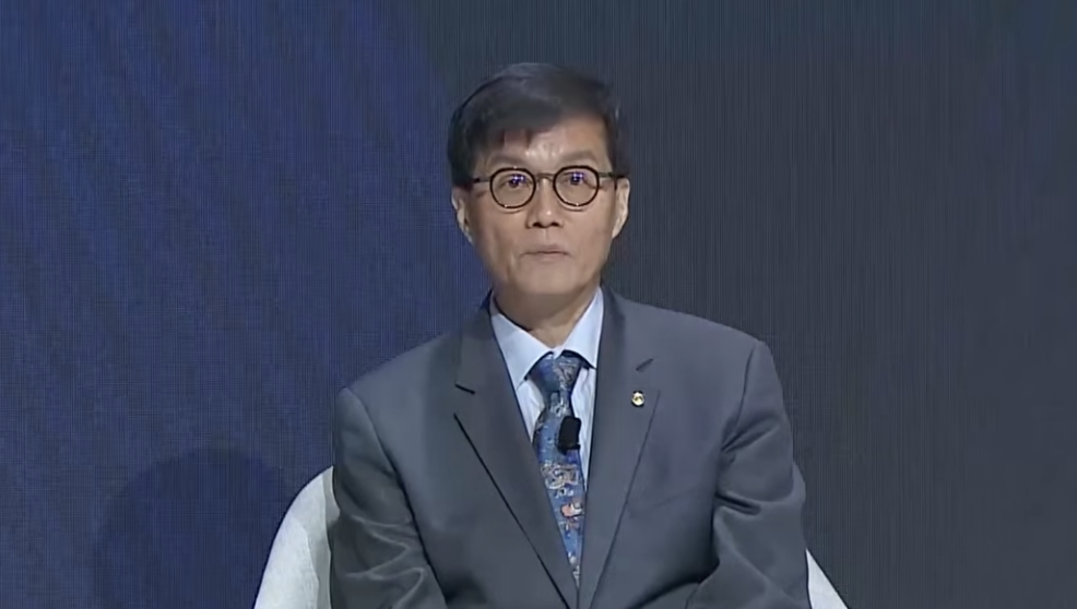 ▲이창용 한국은행 총재가 28일 홍콩 골드만삭스 주최 '글로벌 매크로 컨퍼런스'에서 글로벌 분화 시대의 정책결정을 주제로 대담에 나섰다. (사진제공=한국은행)