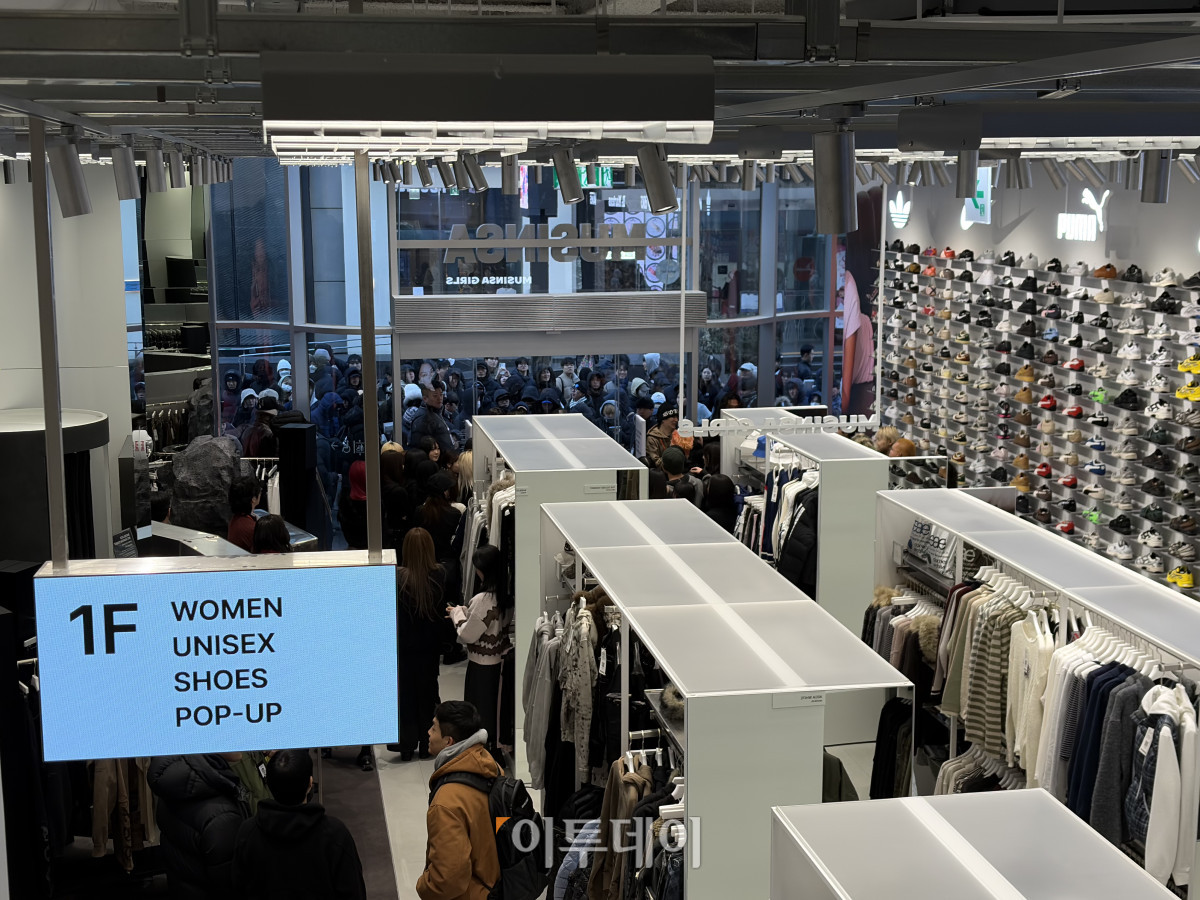 ▲무신사 스토어 명동의 내부 모습이다. (황민주 기자 minchu@)