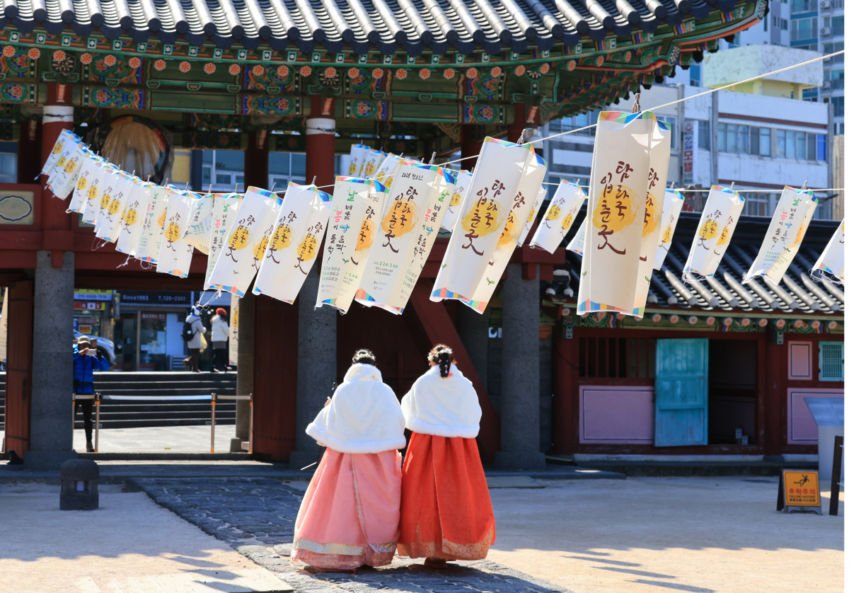 ▲25일 제주목 관아 일대에 2026 병오년 탐라국 입춘굿을 알리는 입춘춘등이 걸려 있다. (연합뉴스)