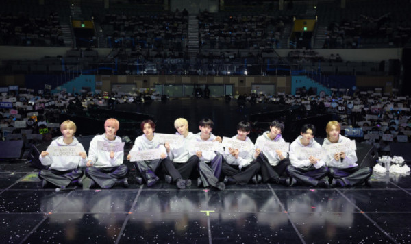 ▲첫 팬 콘서트를 마무리한 아홉(사진제공=F&F엔터테인먼트)