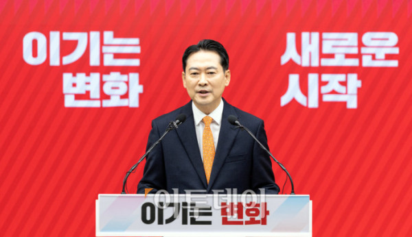 ▲장동혁 국민의힘 대표가 7일 서울 여의도 중앙당사에서 열린 긴급기자회견에서 당 쇄신안을 발표하며 12.3 비상계엄에 대해 사과하고 있다. 조현호 기자 hyunho@