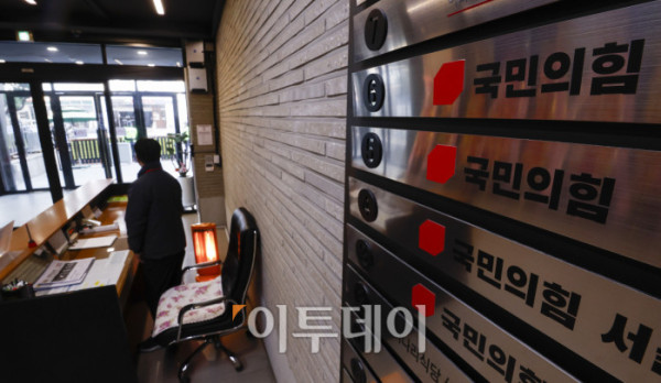 ▲7일 서울 여의도 국민의힘 중앙당사 모습. 이날 장동혁 국민의힘 대표는 중앙당사에서 긴급기자회견을 열고 당 쇄신안 발표와 12.3 비상계엄에 대해 사과 했다. 조현호 기자 hyunho@