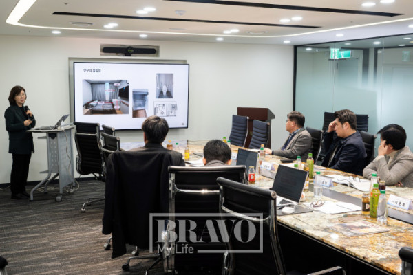 ▲주서령 경희대학교 주거환경학과 교수가 한국형 유니트케어에 대한 이야기를 하고 있다.