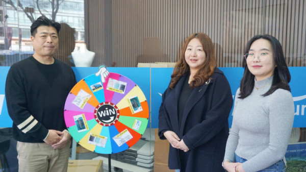 ▲투어민 수원 김준석 지점장(사진 왼쪽)과 직원들.(사진제공=투어민)