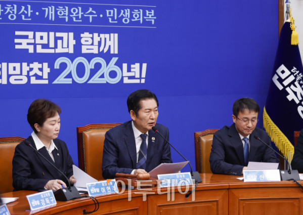 ▲정청래 더불어민주당 대표가 12일 서울 여의도 국회에서 열린 더불어민주당 최고위원회의에서 발언하고 있다. 조현호 기자 hyunho@