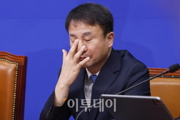 ▲한병도 더불어민주당 신임 원내대표가 12일 서울 여의도 국회에서 열린 더불어민주당 최고위원회의에 참석해 있다. 조현호 기자 hyunho@