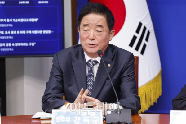 ▲강득구 더불어민주당 신임 최고위원이 12일 서울 여의도 국회에서 열린 더불어민주당 최고위원회의에서 발언하고 있다. 조현호 기자 hyunho@