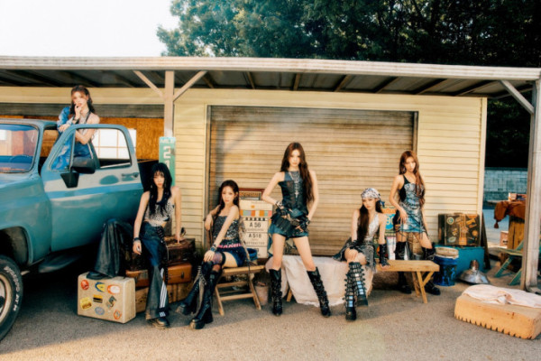 ▲izna(이즈나)(사진 = 웨이크원 제공)