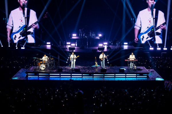 ▲데이식스 10주년 콘서트 마닐라 공연(사진제공=JYP엔터테인먼트)