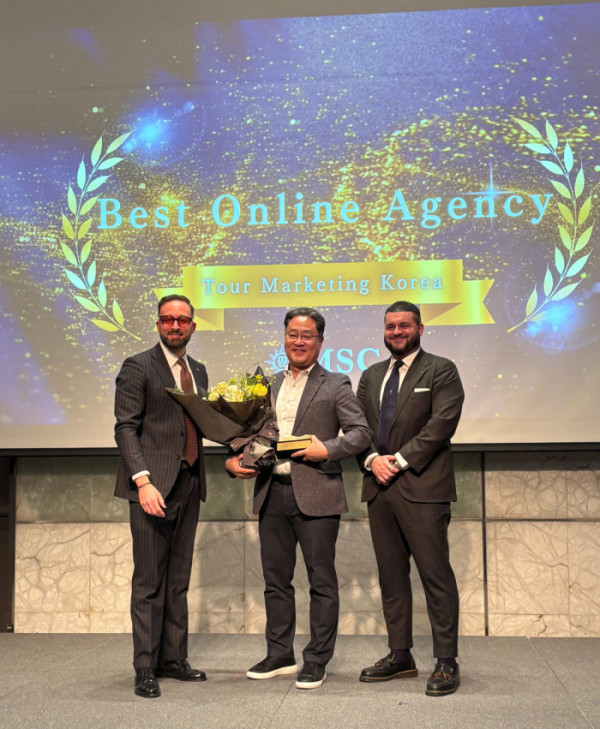 ▲MSC크루즈 올리비에로 모렐리 지사장, 이재명 투어마케팅코리아 대표, MSC크루즈 마씨모 루쏘 부지사장(사진제공=크루즈TMK)