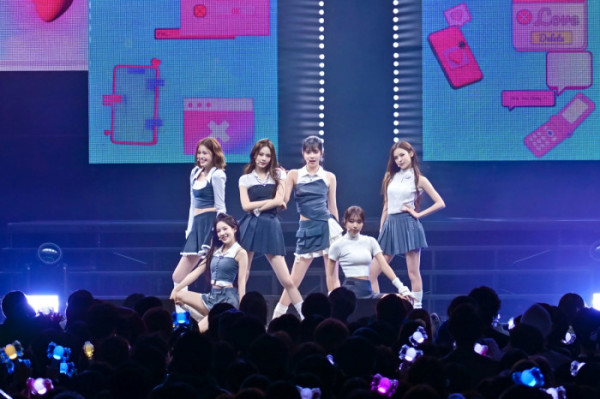 ▲이즈나(사진 = 웨이크원 제공)