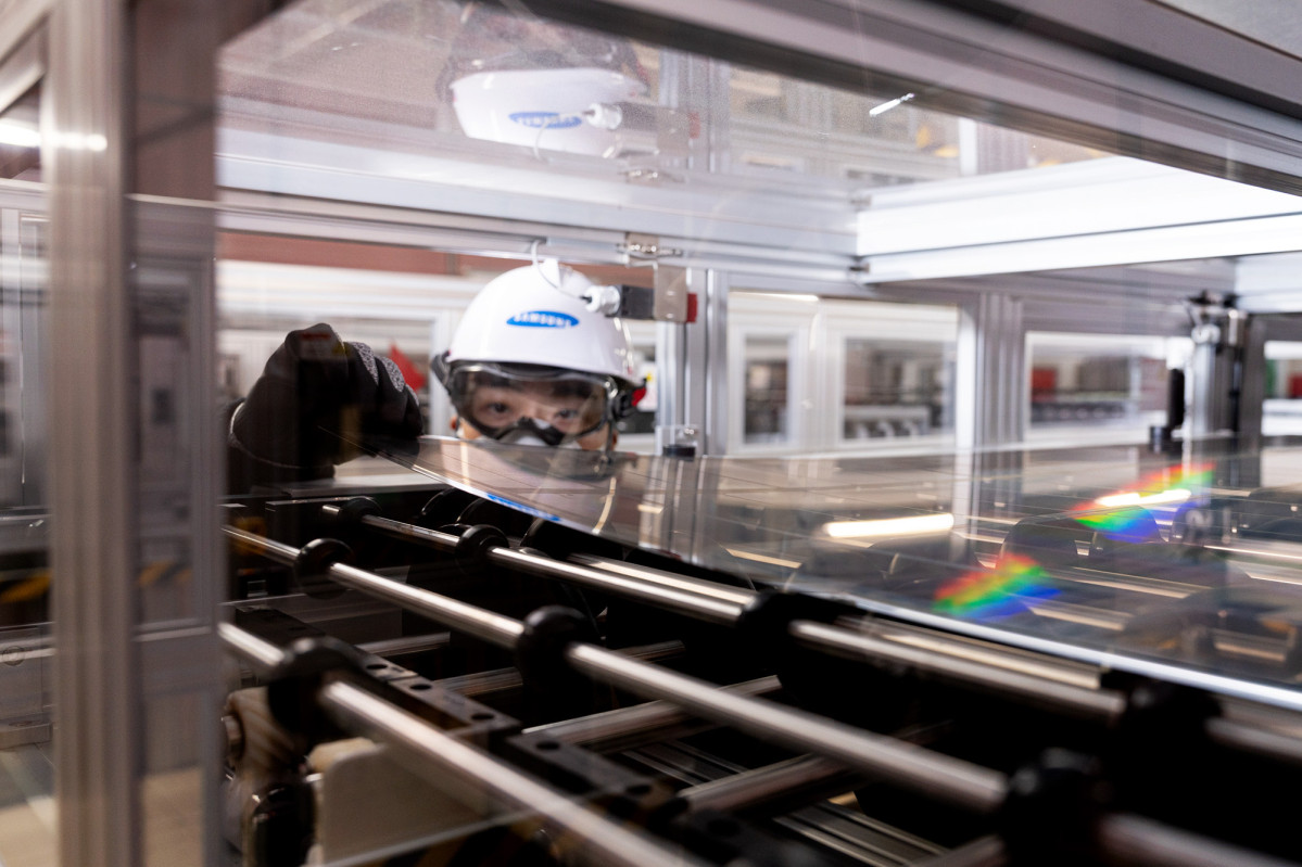 ▲삼성디스플레이 유리 폐기 공정 사진 (사진=삼성전자)