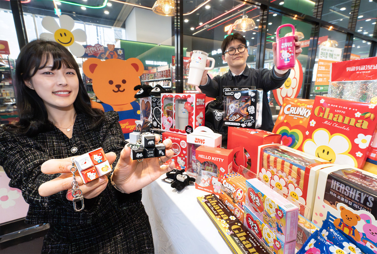 ▲세븐일레븐이 올해 밸런타인데이 행사 테마를 '설렌타인데이'로 정하고 SNS에서 인기가 높은 IP 협업 기획상품을 강화하는 한편 다양한 프로모션도 마련했다. (사진제공=코리아세븐)