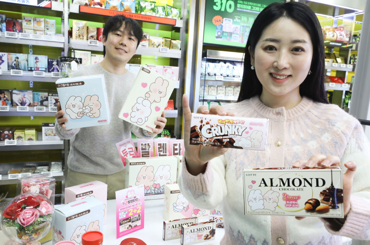 ▲신세계그룹계열 편의점 이마트24가 발렌타인 데이를 맞아 인기 캐릭터를 활용한 ‘두근 발렌타인’ 행사를 13일까지 진행한다. (사진제공=이마트24)