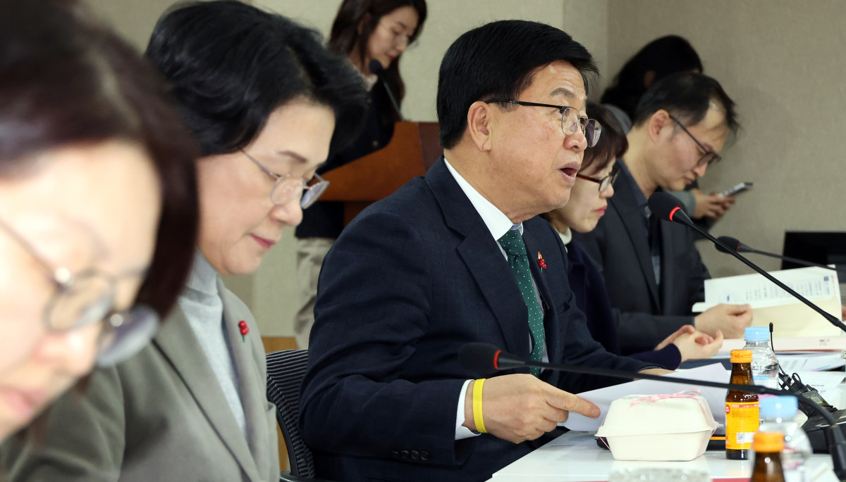 ▲최교진 교육부 장관이 2025년 12월 11일 세종시 정부세종청사에서 열린 국가균형성장을 위한 지방대학 육성 추진단 제1차 회의에서 발언하고 있다.  (세종=뉴시스)