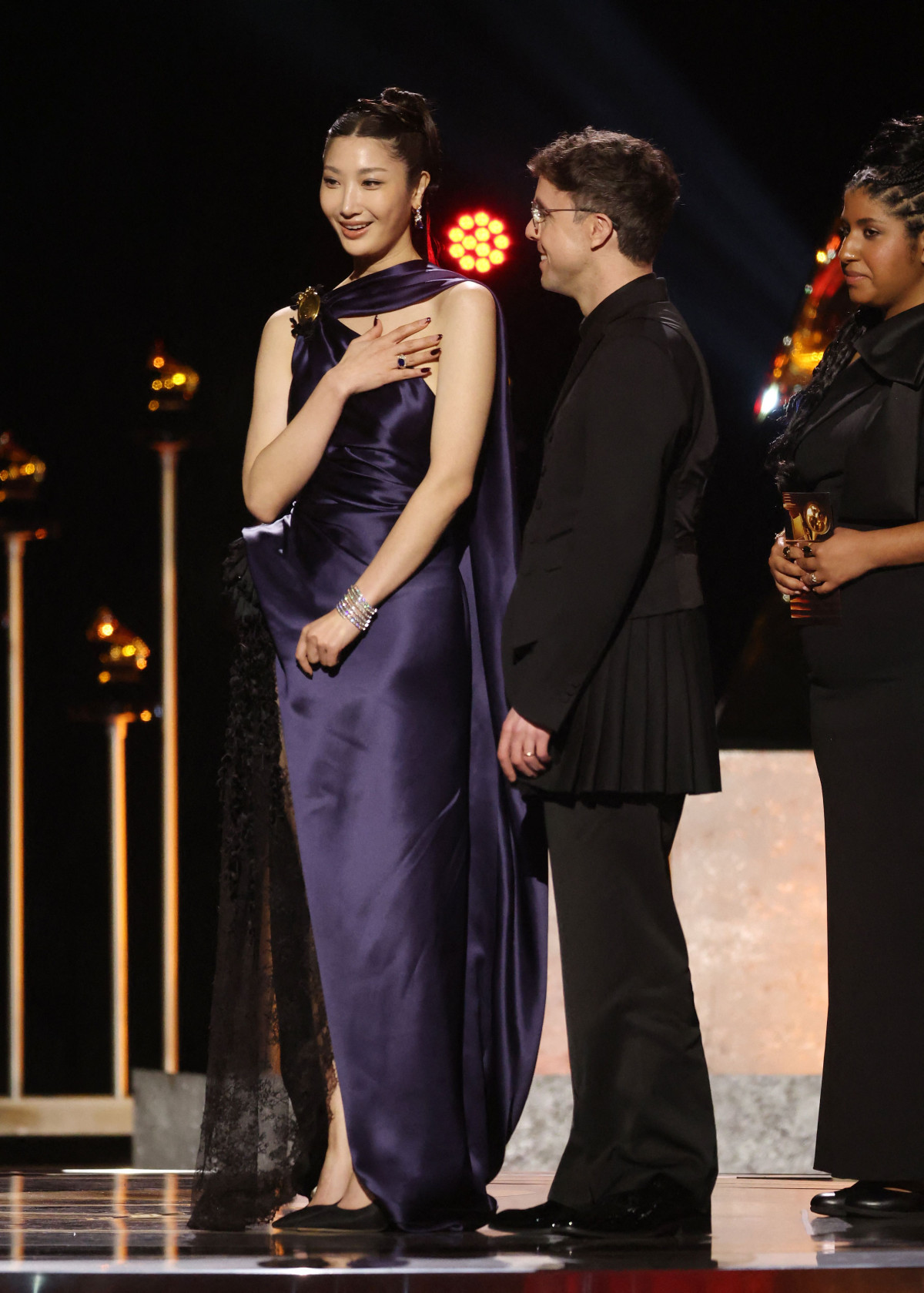 ▲1일(현지시간) 그래미 시상 무대에 오른 ‘골든’ 작곡가 이재. (AFP연합뉴스)