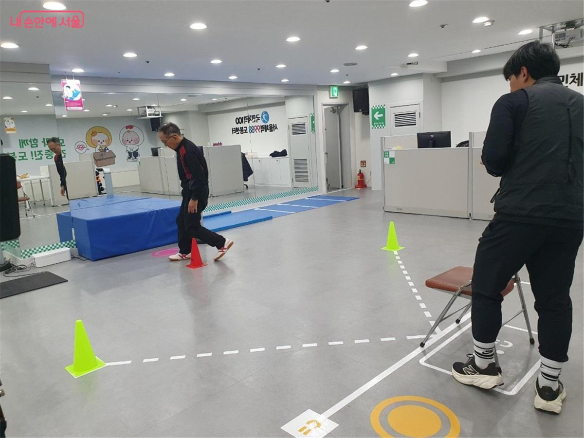 ▲서울체력9988 체력인증센터에서 체력을 측정하고 있다.(서울시청)