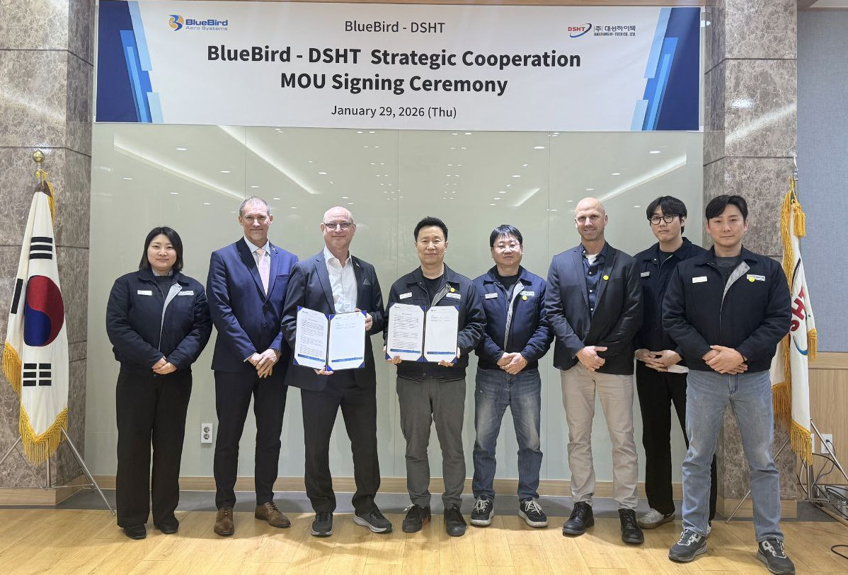 ▲왼쪽 두번 째부터 모셰 블루버드 영업총괄 부사장, 나디르 블루버드 대표이사, 김성호 대성하이텍 신사업파트장.(대성하이텍 제공)