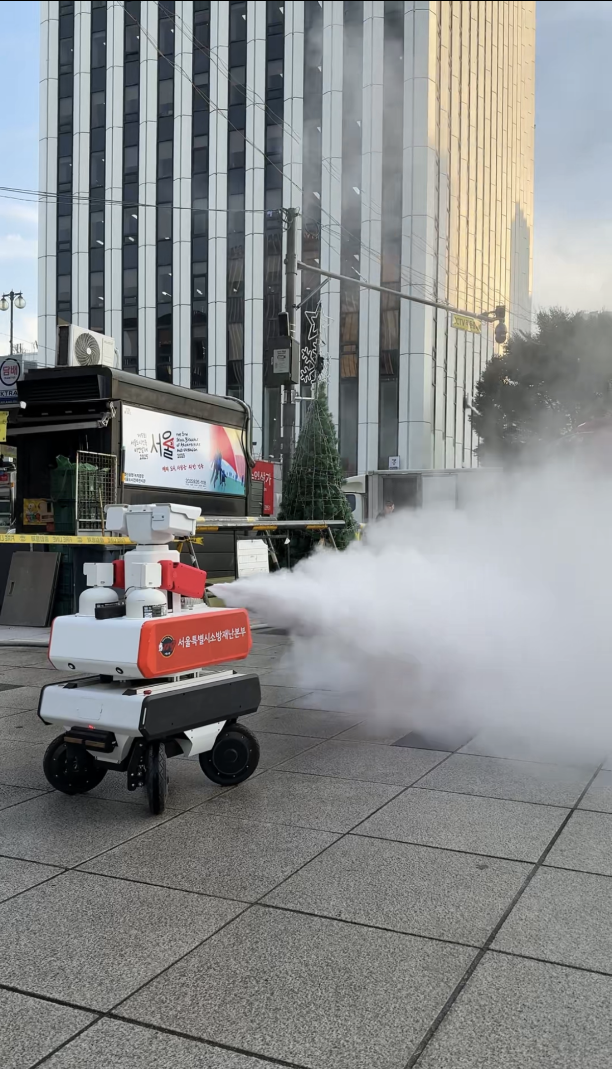 ▲전통시장 AI화재순찰로봇 사진 (서울시)