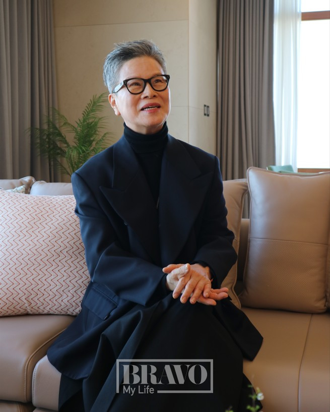 ▲더클래식500 입주자인 오문자 씨가 지난달 더클래식500에서 브라보마이라이프와 인터뷰를 진행하고 있다. 서지희 기자 jhsseo@