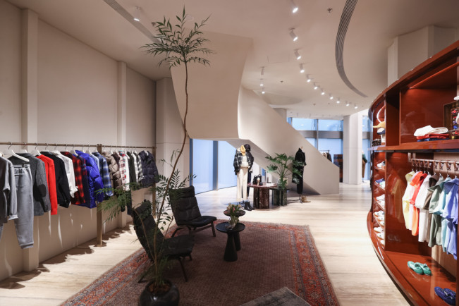 ▲헤지스 스페이스H 상하이 플래그십 스토어. (사진제공=LF)