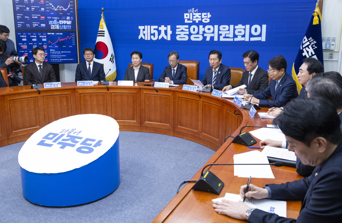 ▲정청래 더불어민주당 정청래 대표가 2일 국회에서 열린 제5차 중앙위원회 회의에서 인사말을 하고 있다. 사진=연합뉴스