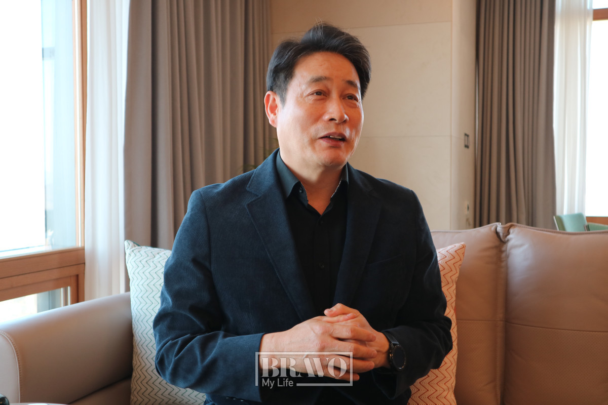 ▲최영국 더클래식500 사장이 최근 서울 광진구에 있는 더클래식500에서 브라보마이라이프와 인터뷰를 하고 있다. 서지희 기자 jhsseo@