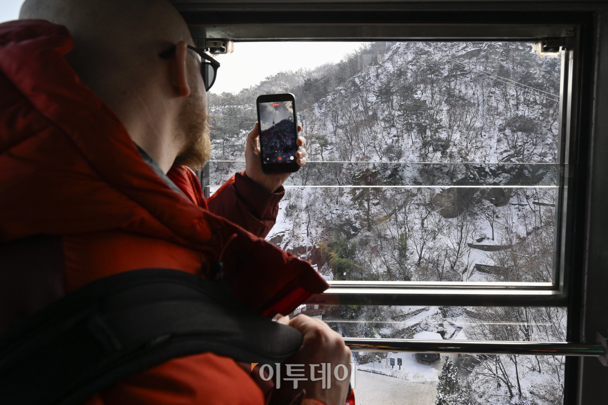 ▲폭설이 내린 2일 서울 용산구 남산에 눈이 쌓여 있다. 조현호 기자 hyunho@