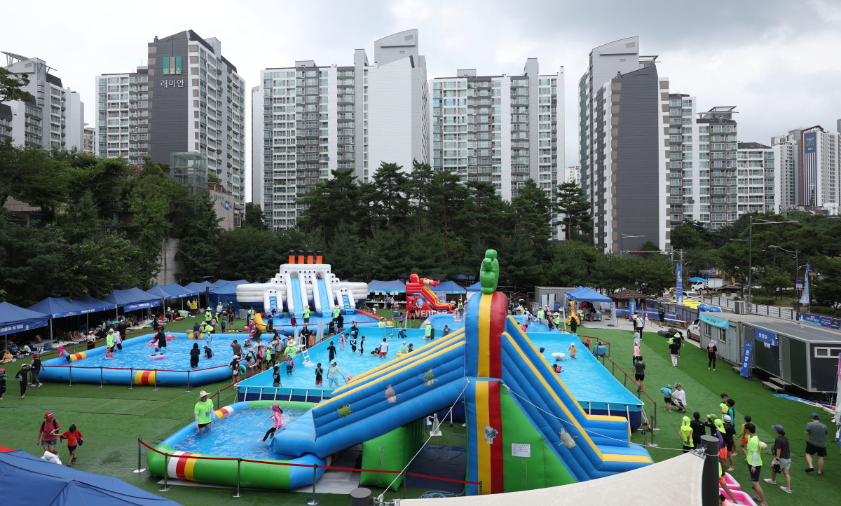 ▲길음뉴타운에 마련된 성북 어린이 물놀이장 사진 (뉴시스)