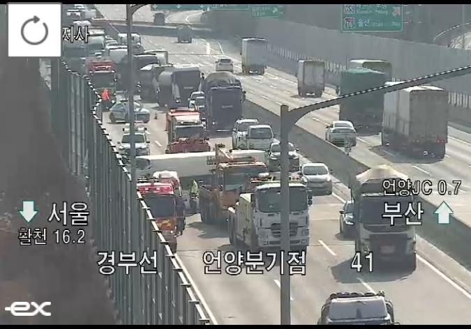▲[속보] 경부고속도로 언양분기점 화물차 교통사고 발생, 경부선 서울방향 언양분기점 일대 정체 (출처=로드플러스 캡처)