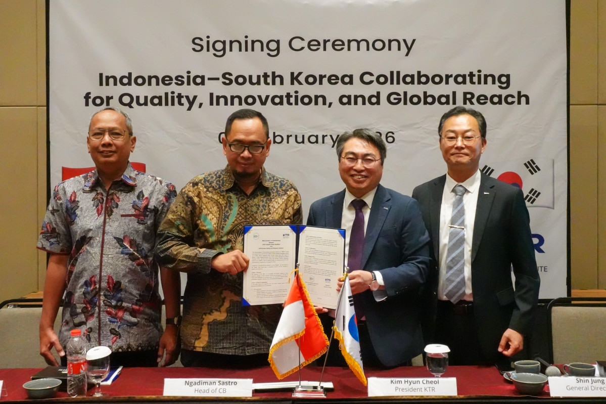 ▲김현철 KTR  원장(오른쪽 두번째)이 2일 인도네시아 IGS 응아디만 사스트로 대표(왼쪽 두 번째), IGS 에코 위보워 창립자(왼쪽 첫 번째)와 상호 협력체계 구축을 위한 업무협약을 체결했다. (사진제공=KTR)