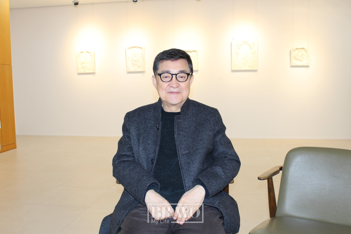 ▲서울시니어스 가양타워 입주자인 노형건 씨가 지난달 가양타워에서 브라보마이라이프와 인터뷰를 진행하고 있다. (사진=박지수 기자 jsp@)