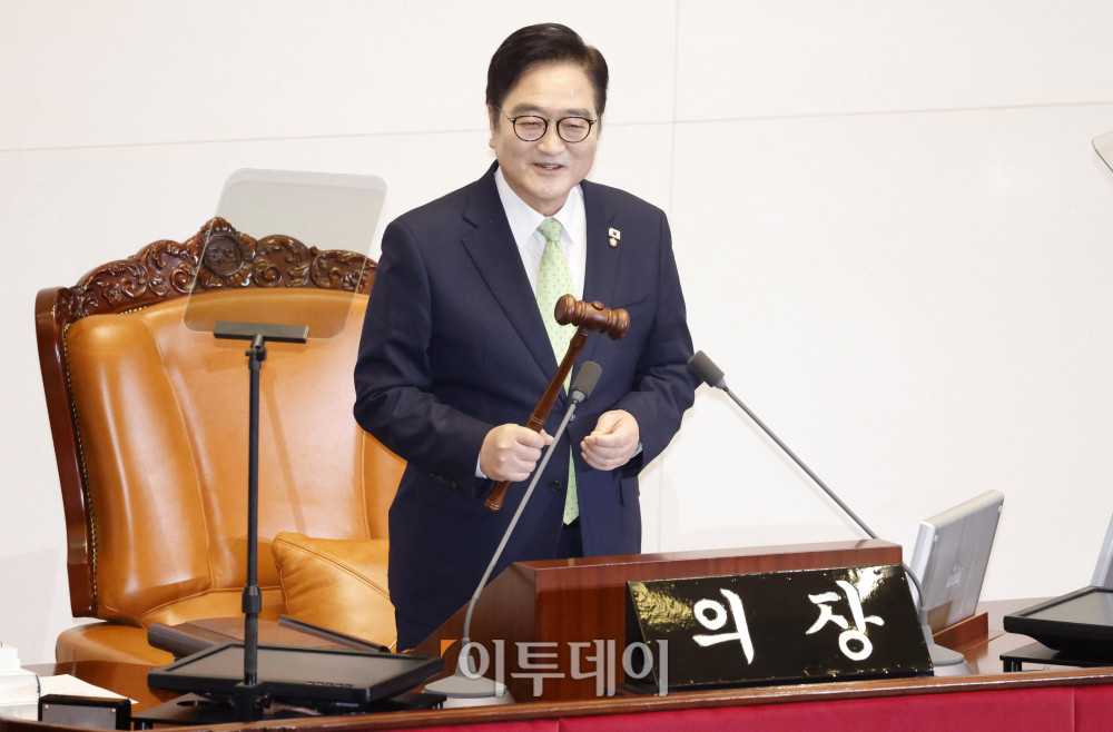 ▲우원식 국회의장이 2일 서울 여의도 국회 본회의장에서 열린 임시회 개회식에서 발언을 하고 있다. 고이란 기자 photoeran@